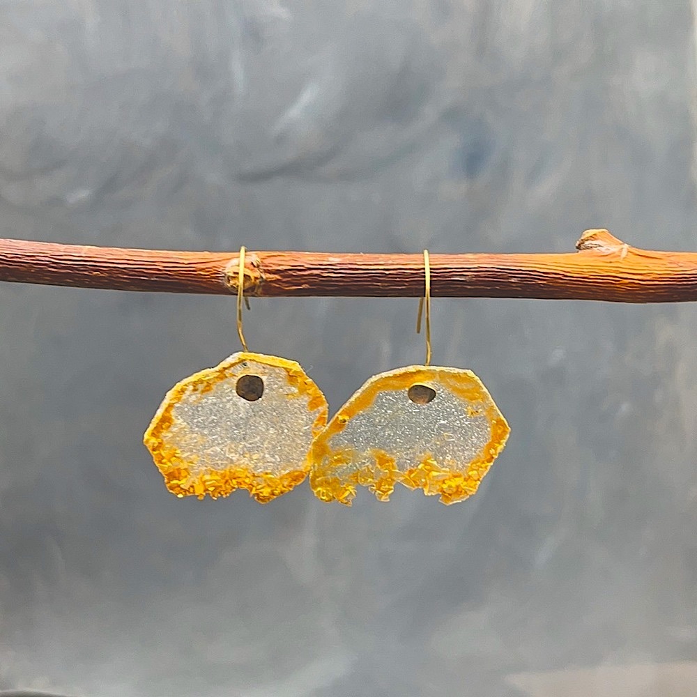 Matana Handmade Raw organic gold & white earrings - Picture 6 of 7